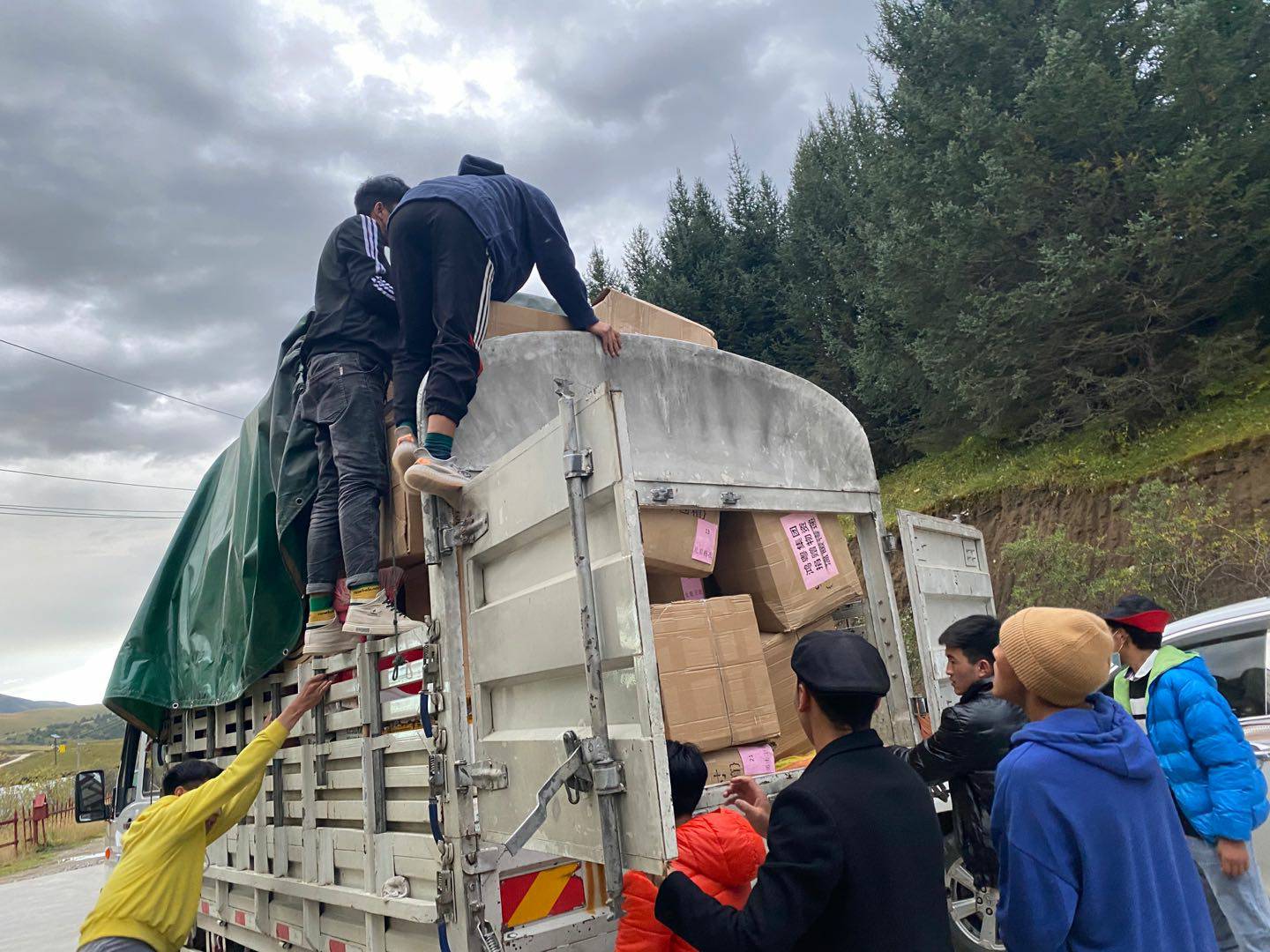 ku游在线登录官网入口-ku游(中国)公益回顾丨家国同欢月同圆 温暖满载甘孜州(图5)