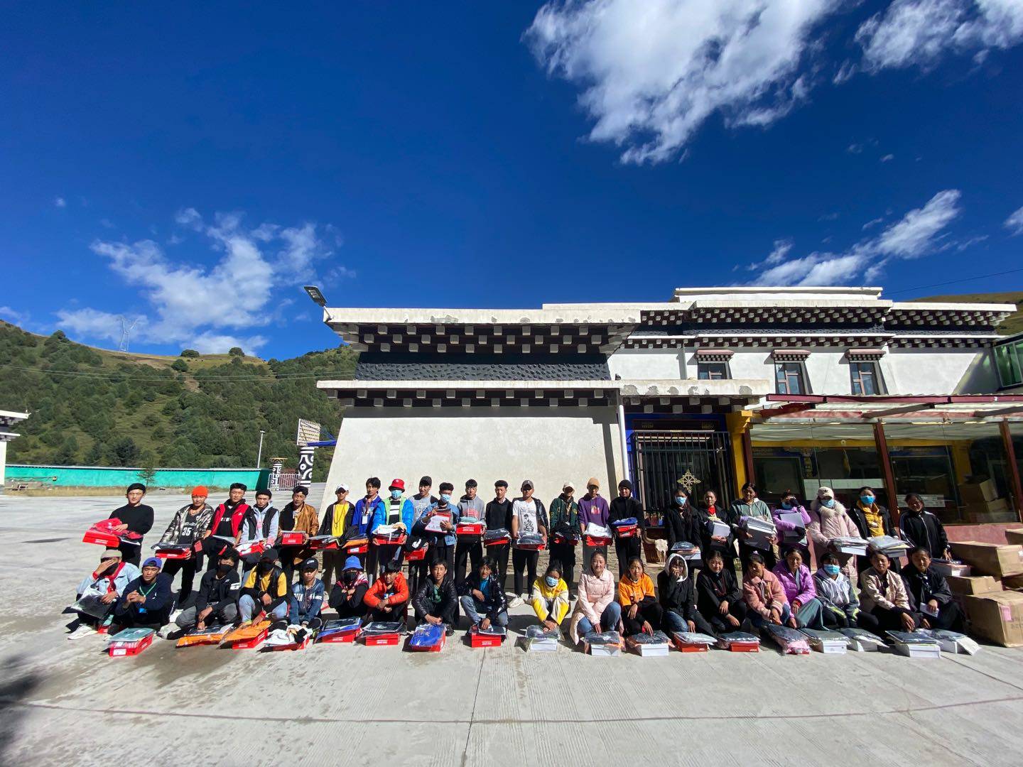 ku游在线登录官网入口-ku游(中国)公益回顾丨家国同欢月同圆 温暖满载甘孜州(图8)